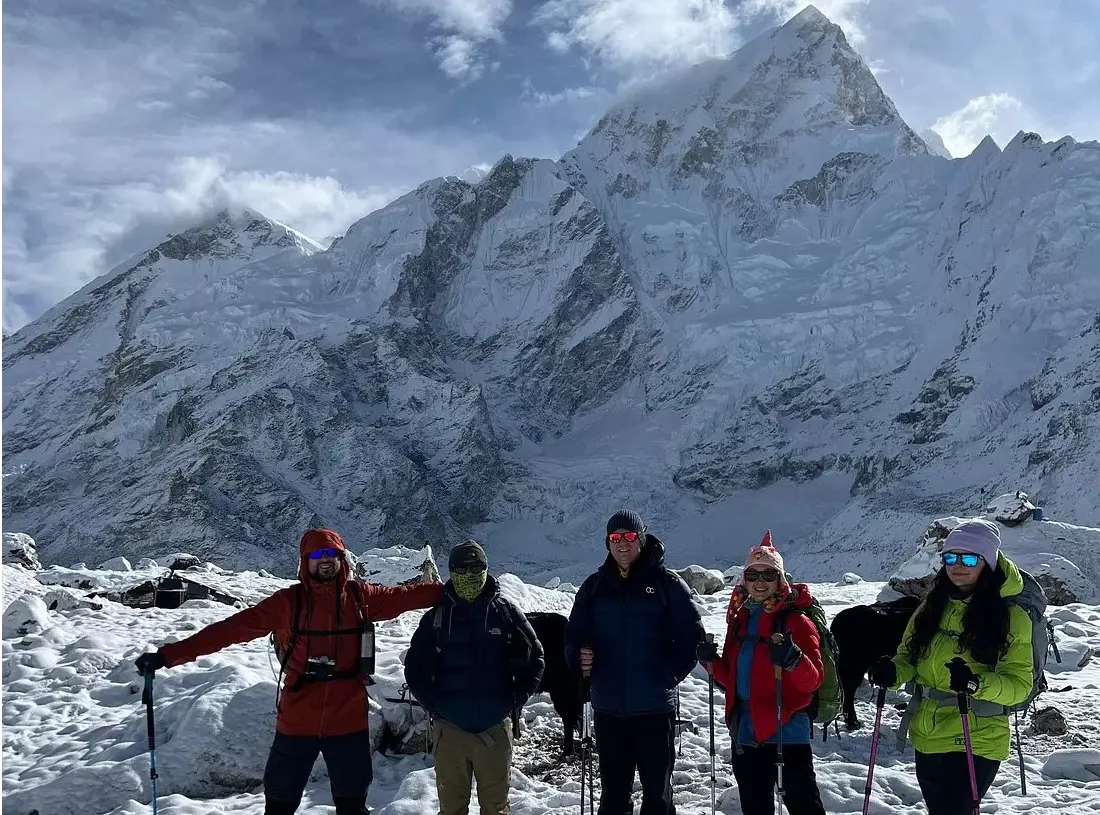 Возвращение в базовый лагерь Эвереста на вертолете