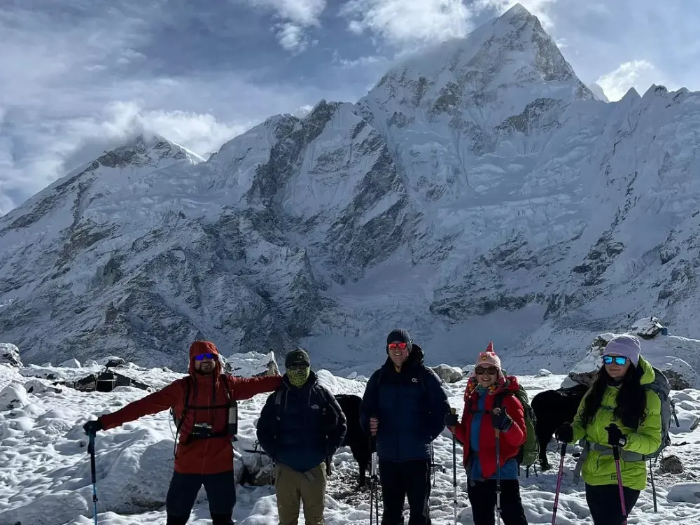 Возвращение в базовый лагерь Эвереста на вертолете